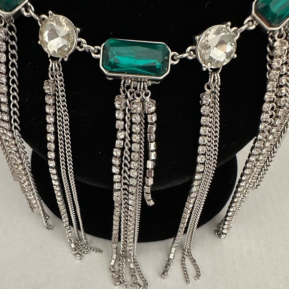 Jessica Simpson silver tone fringe style necklace with green &clear rhinestones - Picture 2 of 7